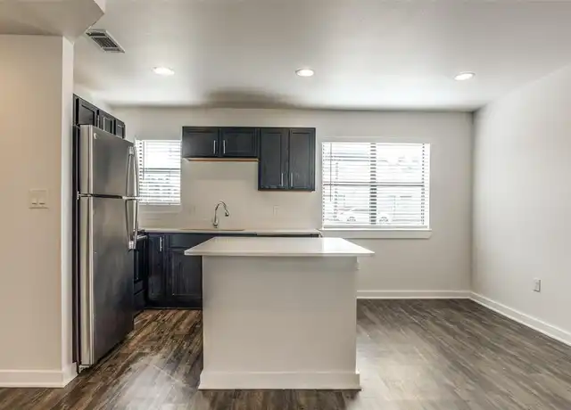 Property at 2106 Bennett Ave, Dallas, TX, 75206, 1 bed, 1 bath, [object Object]