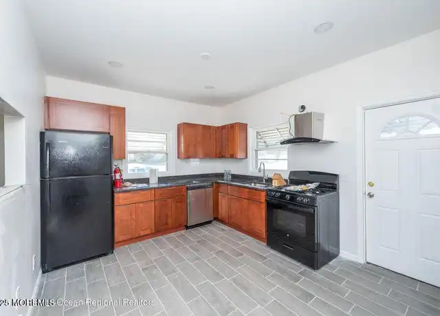Property at 114 Chestnut Ave Unit 1, Atlantic Highlands, NJ, 07716, 3 beds, 1 bath, [object Object]