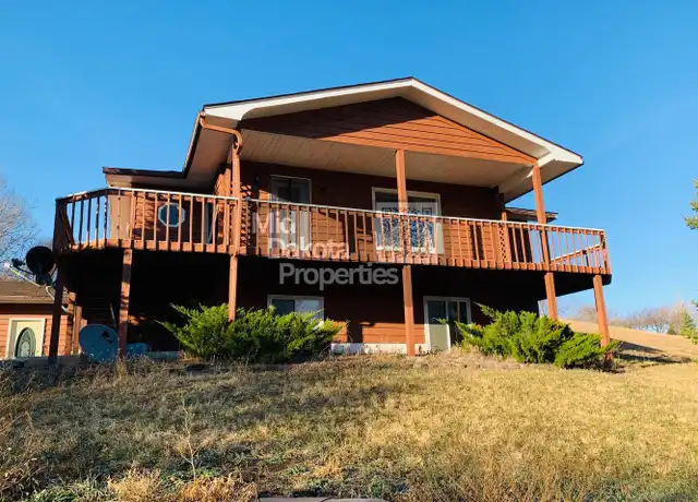Property at 3301 River Bluff Rd, Mitchell, SD, 57301, 3 beds, 3 baths, [object Object]