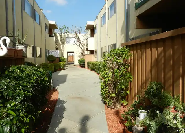 Property at Roscoe Lanai Apartments - 21721 Roscoe Blvd, Canoga Park, CA, 91304, 2 beds, 2 baths, [object Object]