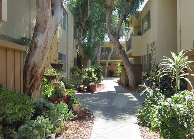 Property at Roscoe Lanai Apartments - 21721 Roscoe Blvd, Canoga Park, CA, 91304, 2 beds, 2 baths, [object Object]