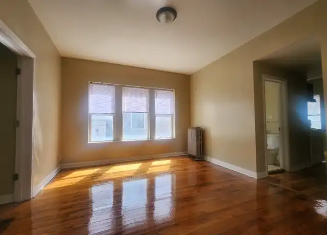 Property at 5467 W Augusta Blvd Unit 1, Chicago, IL, 60651, 2 beds, 1 bath, [object Object]