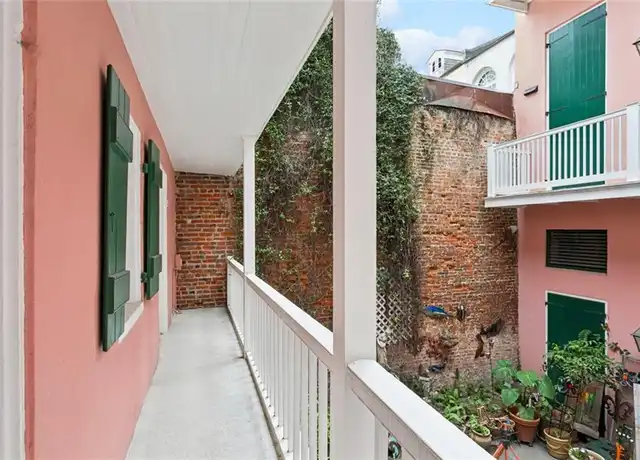 Property at 612 Royal St Unit Rear, New Orleans, LA, 70130, 1 bed, 1 bath, [object Object]
