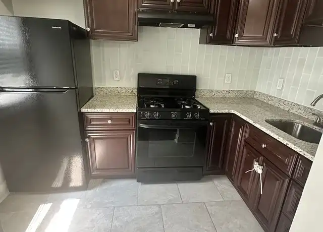 Property at 918 Saint Dunstans Rd Unit 1, Baltimore, MD, 21212, 2 beds, 1 bath, [object Object]