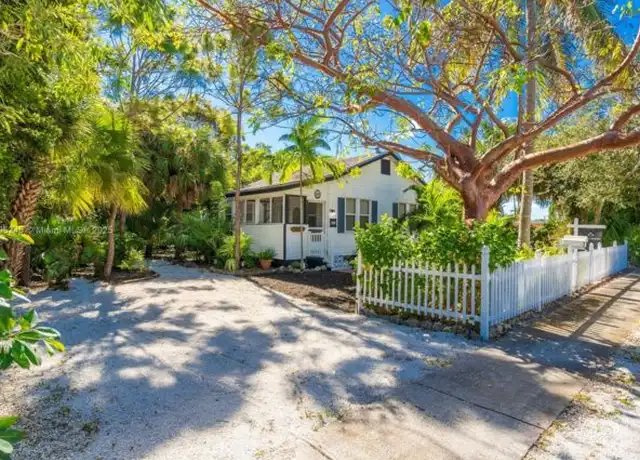 Property at 229 SW 3rd Pl, Dania, FL, 33004, 2 beds, 1 bath, [object Object]