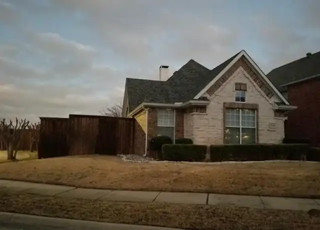 Property at 9518 Valley Ranch Pkwy W, Irving, TX, 75063, 3 beds, 2 baths, [object Object]