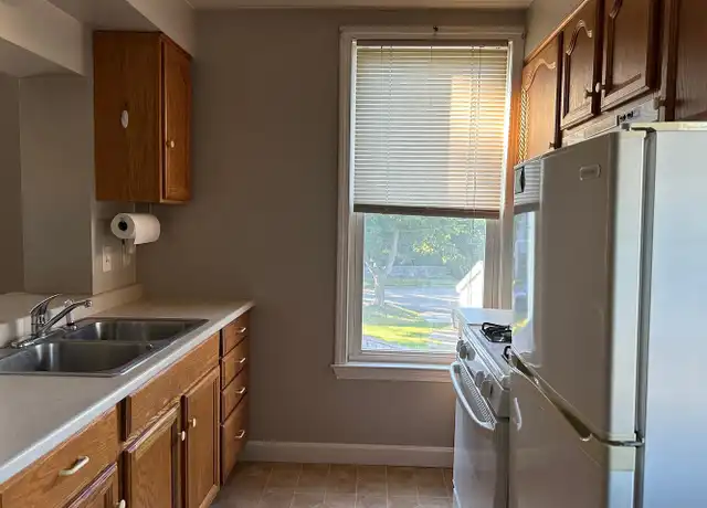 Property at 15 Deane St Unit 2B, Portland, ME, 04102, 1 bed, 1 bath, [object Object]