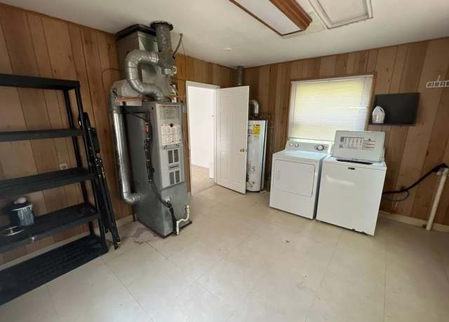 Photo of 15024 Lyons St, Livonia, MI 48154
