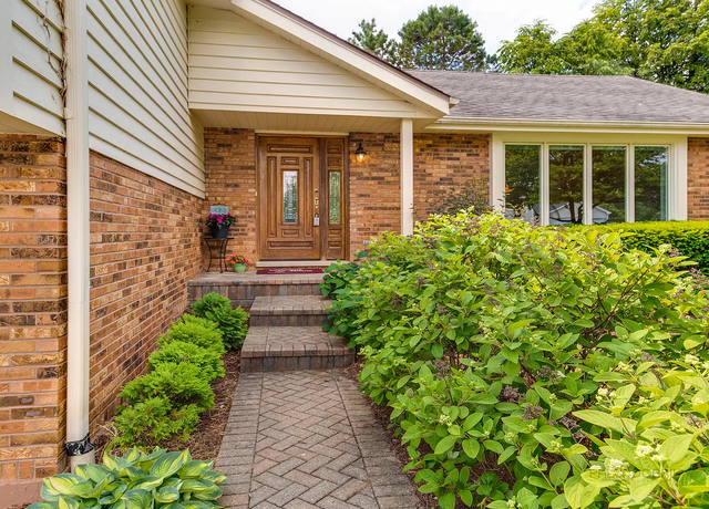 Photo of 975 Old Mill Grove Rd, Lake Zurich, IL 60047