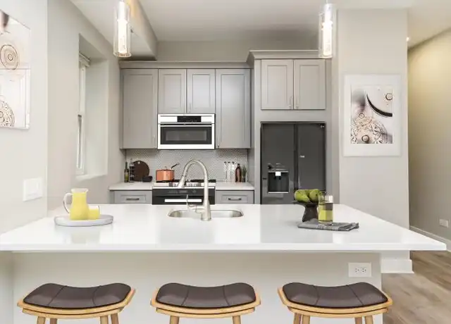 Property at 822 N Oakley Blvd, Chicago, IL, 60622, 2 beds, 2 baths, [object Object]