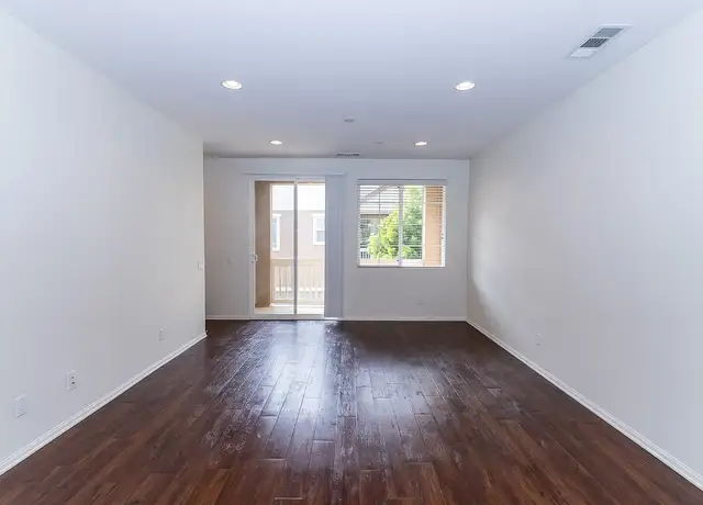 Photo of 3040 N Oxnard Blvd, Oxnard, CA 93036