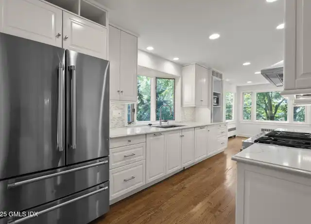 Property at 20 Martin Dl, Greenwich, CT, 06830, 5 beds, 5.5 baths, [object Object]