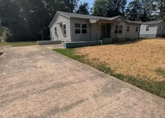 Property at 1829 1st St NE, Hickory, NC, 28601, 3 beds, 2 baths, [object Object]