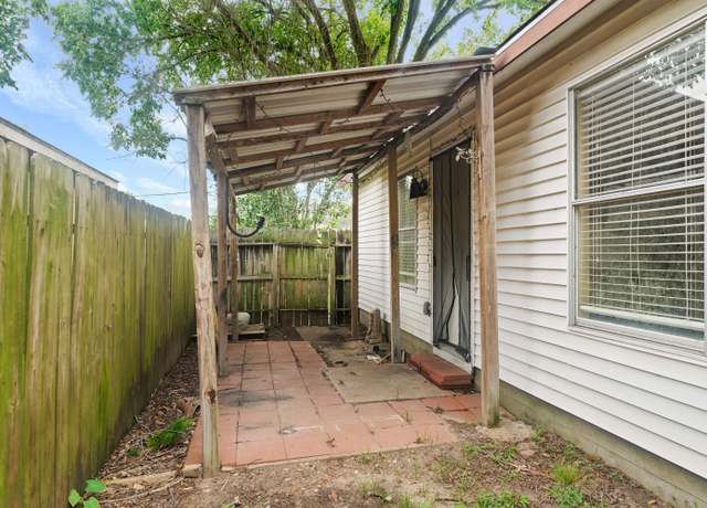 Photo of 2107 N Austin Ave, Pearland, TX 77581
