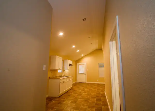 Property at 526 Cooper St Unit B, San Antonio, TX, 78210, 1 bed, 1 bath, [object Object]