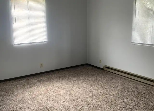 Property at 4320 Kennedy Dr, Racine, WI, 53404, 2 beds, 1 bath, [object Object]