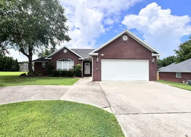 Property at 208 Tunbridge Dr, Bentonville, AR, 72712, 4 beds, 2 baths, [object Object]