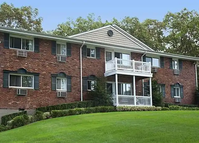 Property at 445 Lincoln Blvd Unit 2-1A, Hauppauge, NY, 11788, 1 bed, 1 bath, [object Object]