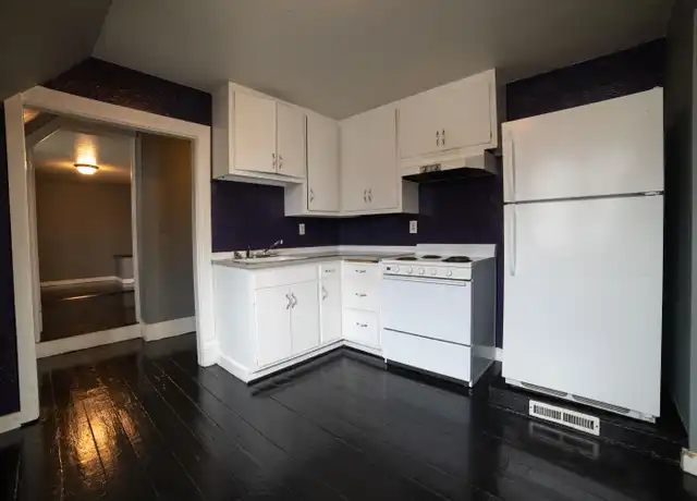 Property at 895 Howard St Unit B, Green Bay, WI, 54303, 2 beds, 1 bath, [object Object]