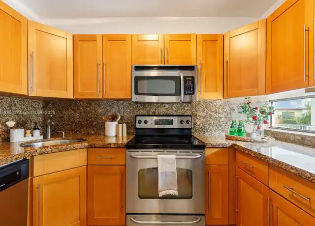 Property at 600 76th St #102, Miami Beach, FL, 33141, 2 beds, 2.5 baths, [object Object]
