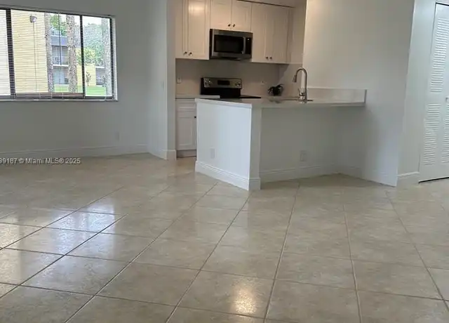Property at 801 Meadows Cir, Boynton Beach, FL, 33436, 2 beds, 2 baths, [object Object]