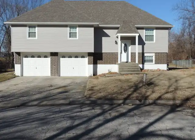 Property at 936 Ridge Dr, Warrensburg, MO, 64093, 3 beds, 2.5 baths, [object Object]