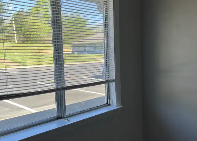 Property at 4 Sunny Ridge Cir, Dickson, TN, 37055, 1 bed, 1 bath, [object Object]