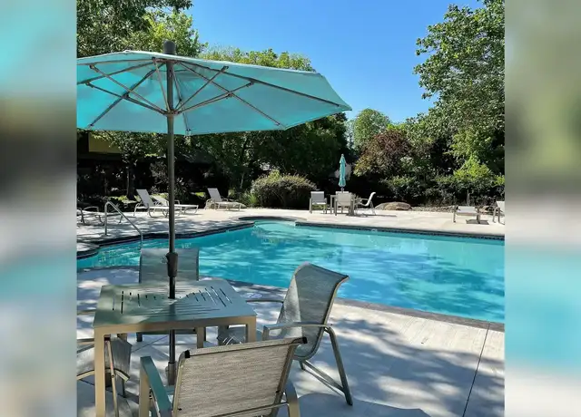 Photo of 9550 Ash St, Overland Park, KS 66207