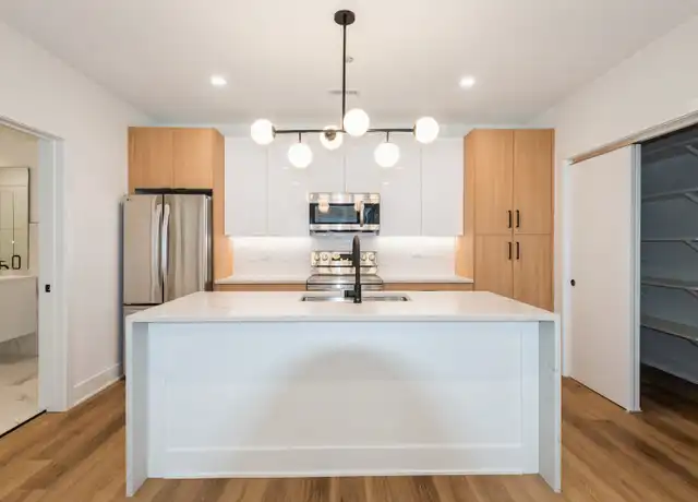 Property at 1435 W Fillmore St Unit 303, Chicago, IL, 60607, 1 bed, 1 bath, [object Object]