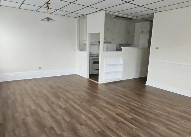 Property at 4 Frederick St Unit 1W, Taneytown, MD, 21787, 2 beds, 1 bath, [object Object]