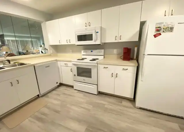Property at 388 Belina Dr #1112, Naples, FL, 34104, 3 beds, 2 baths, [object Object]