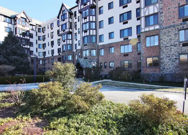 Property at 47 Lafayette Pl Unit 2I, Greenwich, CT, 06830, 2 beds, 1 bath, [object Object]