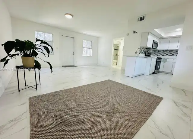 Property at 414 SE 14th St #4, Fort Lauderdale, FL, 33316, 1 bed, 1 bath, [object Object]