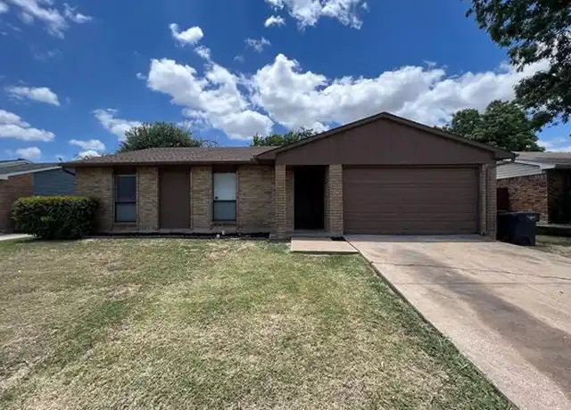Property at 5809 Deerfoot Trl, Fort Worth, TX, 76131, 3 beds, 2 baths, [object Object]