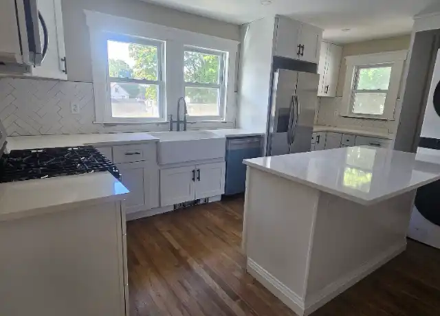 Property at 22 Green St Unit B, Woburn, MA, 01801, 3 beds, 1 bath, [object Object]