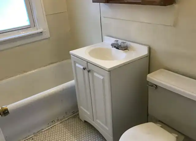 Property at 2977-2979 N 6th St Unit Upper, Milwaukee, WI, 53212, 2 beds, 1 bath, [object Object]