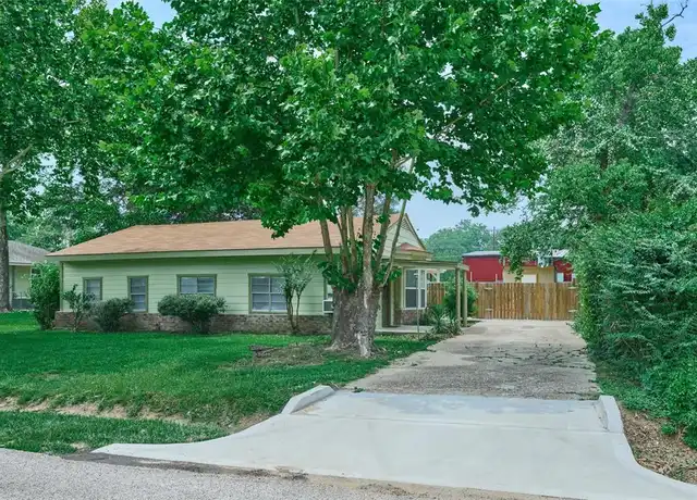 Property at 220 Belmont St, Tomball, TX, 77375, 2 beds, 1 bath, [object Object]