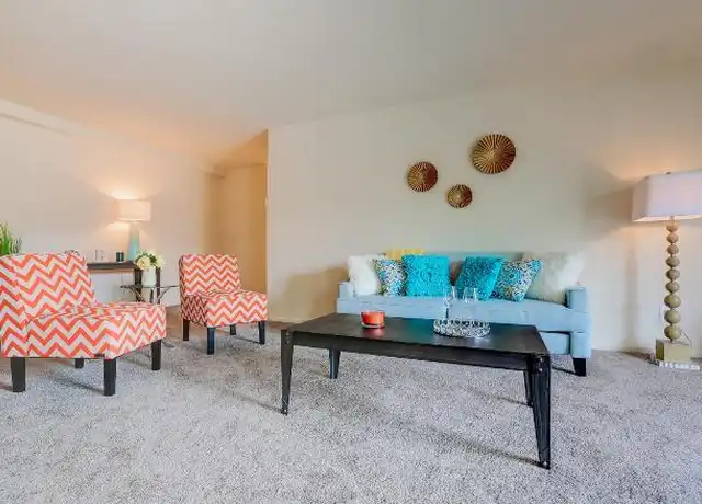 Property at 7605 Hillendale Rd, Parkville, MD, 21234, 2 beds, 1 bath, [object Object]