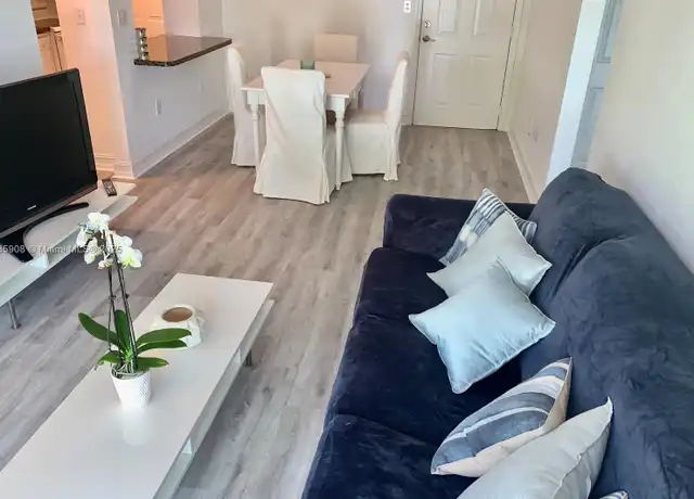 Property at 290 Sunrise Dr Unit 3D, Key Biscayne, FL, 33149, 2 beds, 1 bath, [object Object]