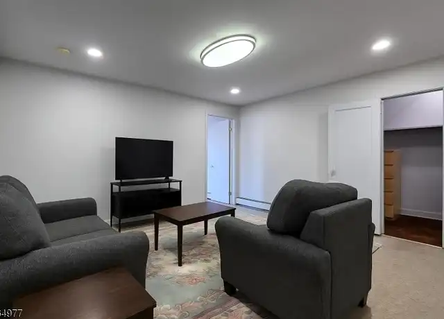Property at 38 Newark Pompton Tpke, Little Falls, NJ, 07424, 1 bed, 1 bath, [object Object]