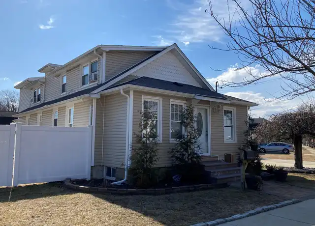 Property at 240 Grant Ave, Farmingdale, NY, 11735, 2 beds, 1 bath, [object Object]