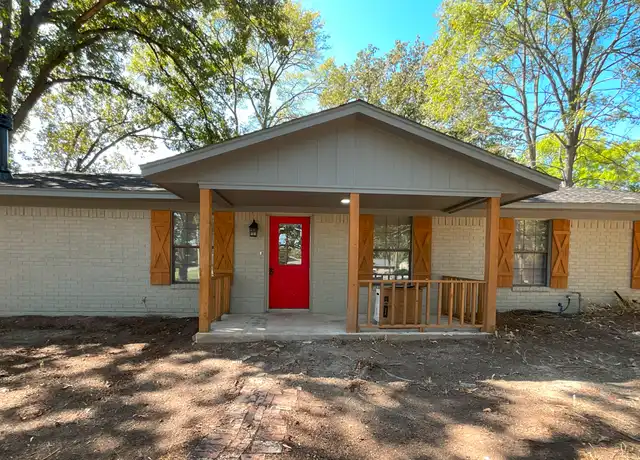 Property at 1117 N Main St, Grand Saline, TX, 75140, 3 beds, 2 baths, [object Object]