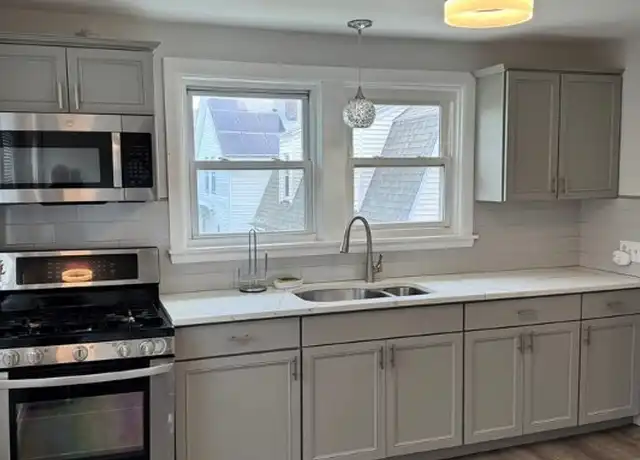 Property at 101 Rutherglen Ave Unit 2, Providence, RI, 02907, 3 beds, 1 bath, [object Object]