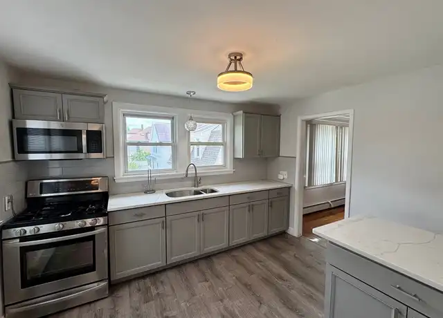 Property at 101 Rutherglen Ave Unit 2, Providence, RI, 02907, 3 beds, 1 bath, [object Object]