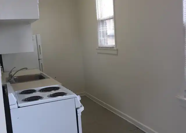 Property at 217 Washington St, Waukegan, IL, 60085, 1 bed, 1 bath, [object Object]