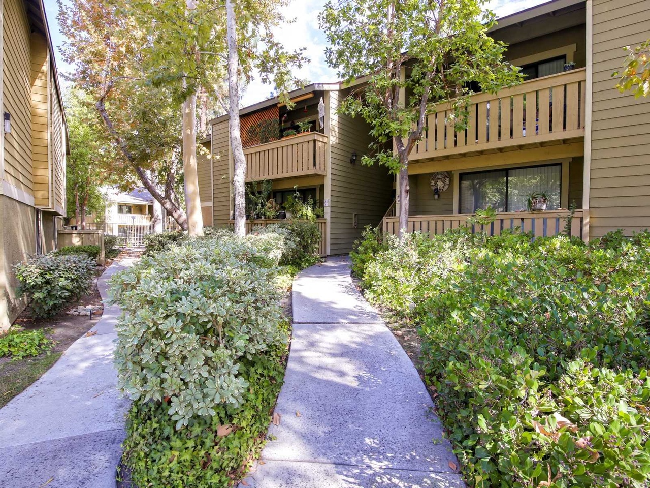 River Oaks Apartments - Apartments for Rent | Redfin