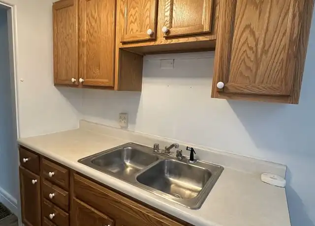 Property at 1512 E Gardner Ln Unit 3, Peoria Heights, IL, 61616, 1 bed, 1 bath, [object Object]