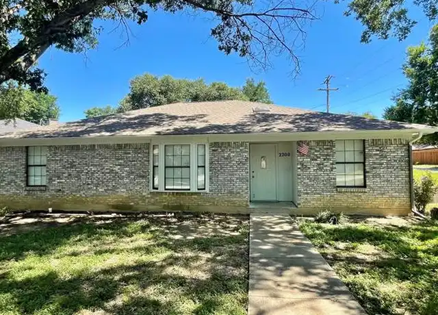 Property at 2200 Ridgeview St, Fort Worth, TX, 76119, 3 beds, 2 baths, [object Object]