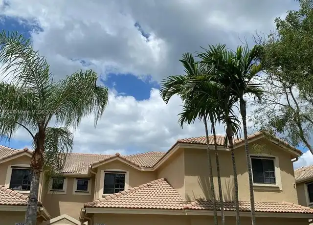 Property at 4256 Vineyard Cir, Weston, FL, 33332, 2 beds, 2 baths, [object Object]