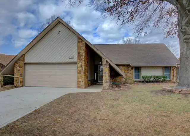 Property at 2321 W Louisville St, Broken Arrow, OK, 74012, 3 beds, 2 baths, [object Object]